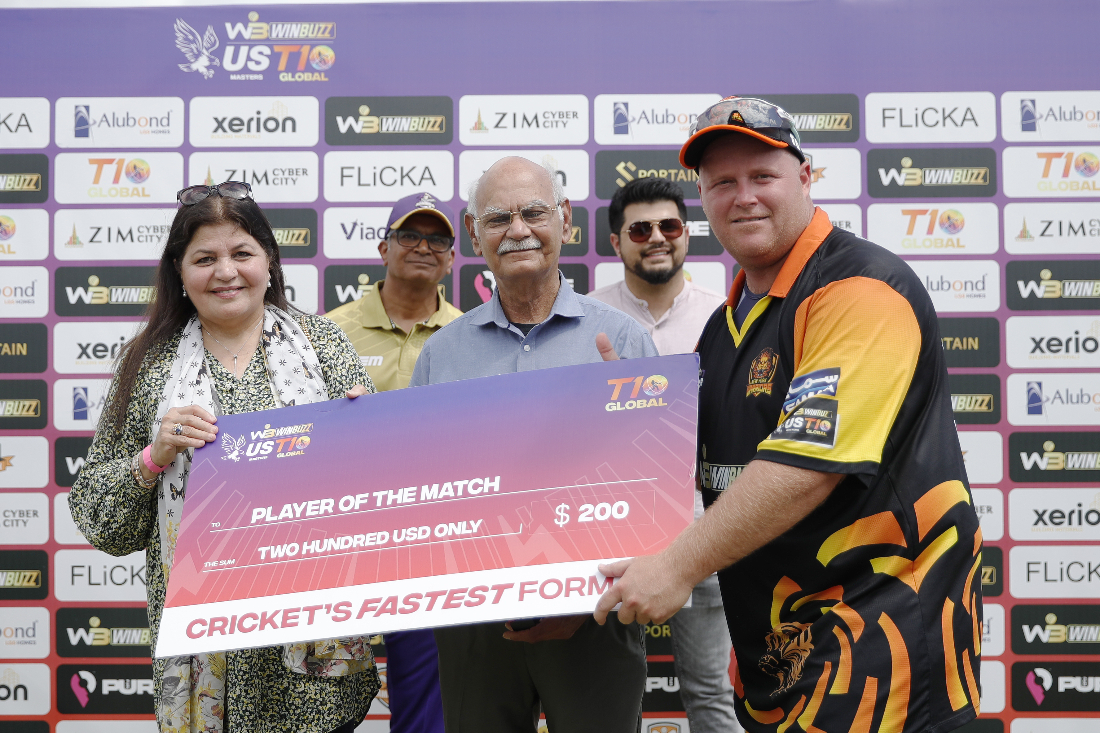 Richard Ernst Chad Levi of New York Warriors with Player of the Match award during match 22, Qualifier 1 of the US Masters T10 League between the New York Warriors and the California Knights at the Central Broward Park in Lauderhill, Florida on the 26th August 2023 Photo by Saikat Das / ACEIMAGES for US Masters T10