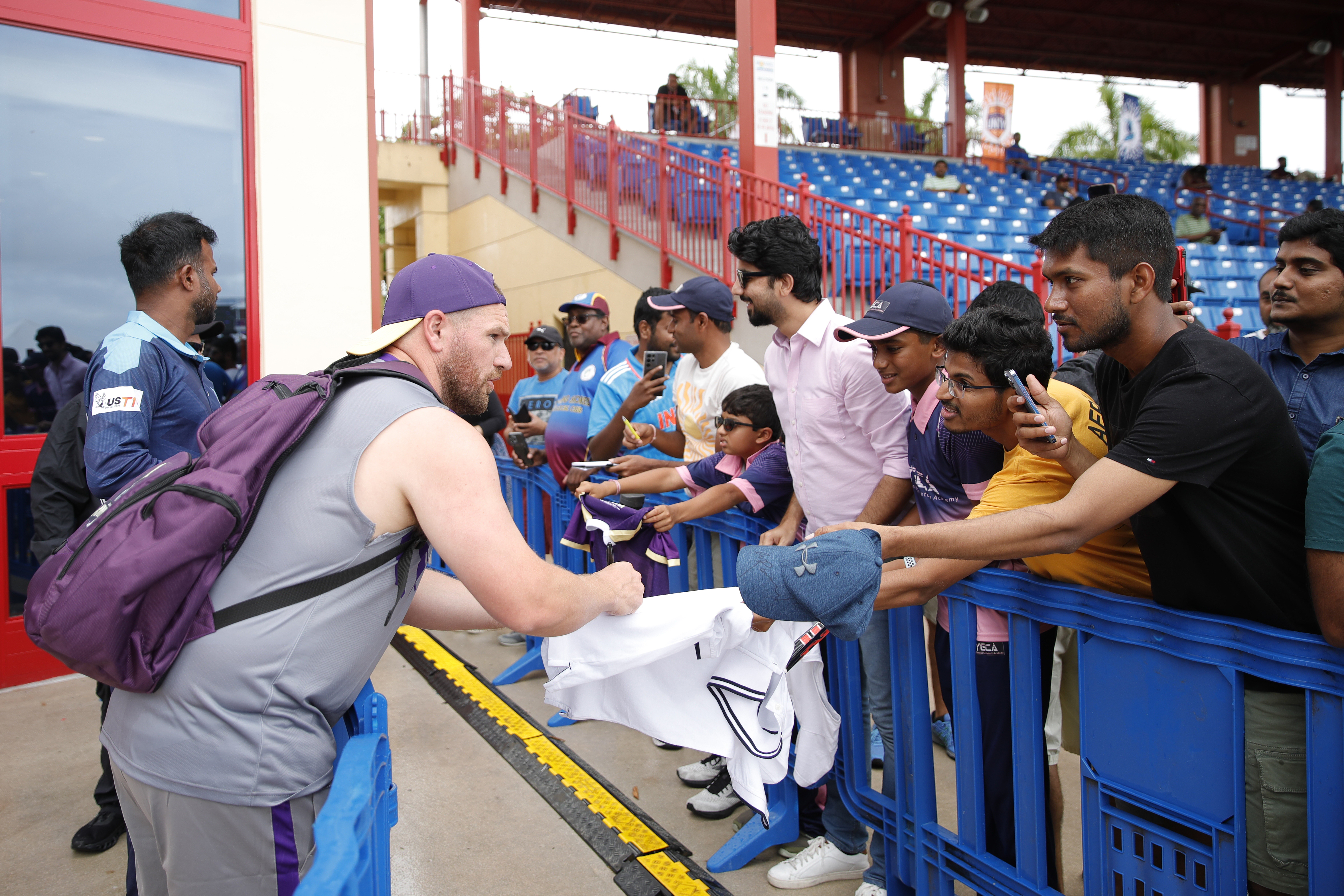 AARON FINCH of California Knights engaging with fans during match 8 of the US Masters T10 League between the California Knights and theTexas Chargers at the Central Broward Park in Lauderhill, Florida on the 20 August 2023Photo by Saikat Das / ACEIMAGES for US Masters T10