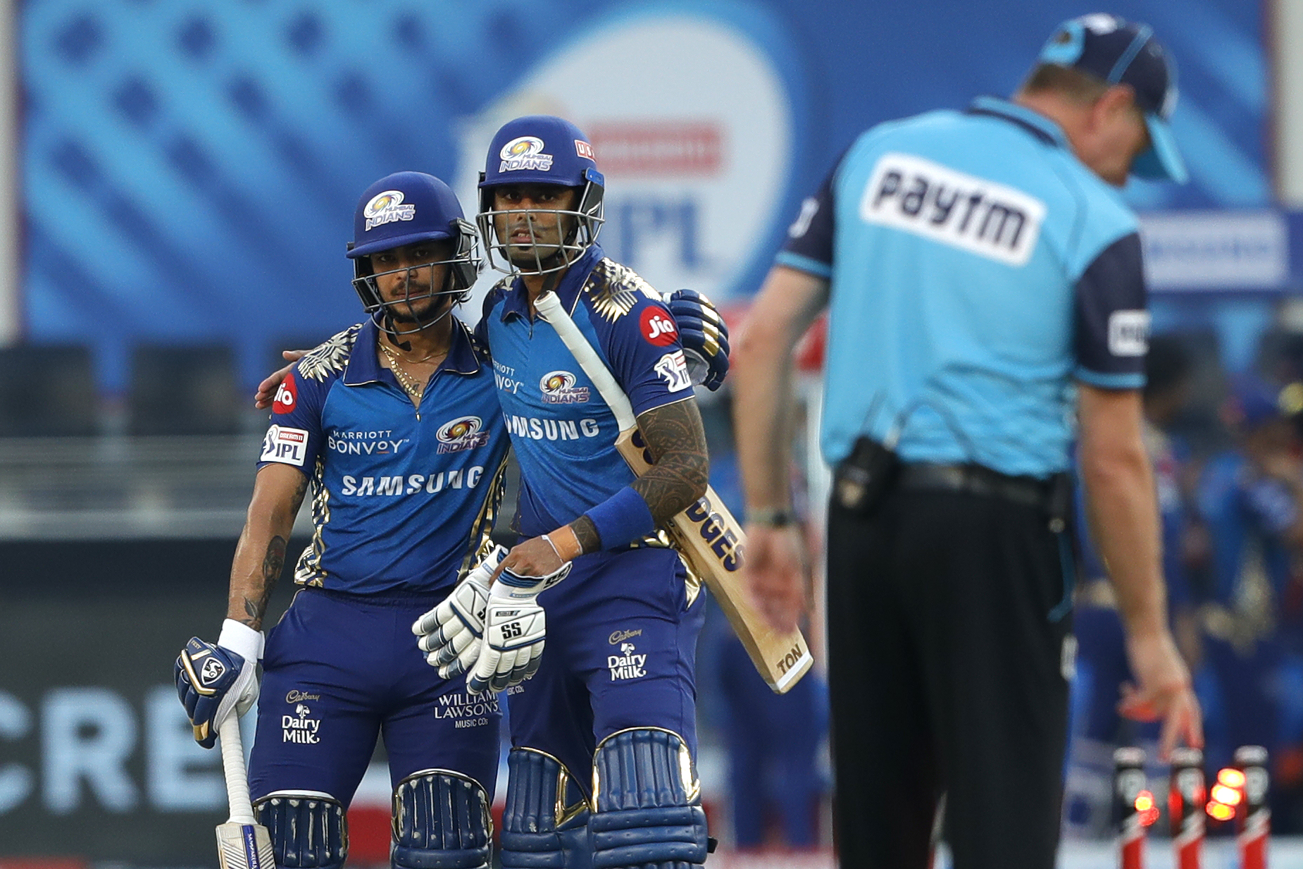 The Mumbai Indians  celebrates the win during match 51 of season 13 of the Dream 11 Indian Premier League (IPL) between the Delhi Capitals and the Mumbai Indians held at the Dubai International Cricket Stadium, Dubai in the United Arab Emirates on the 31st October 2020.  Photo by: Saikat Das  / Sportzpics for BCCI