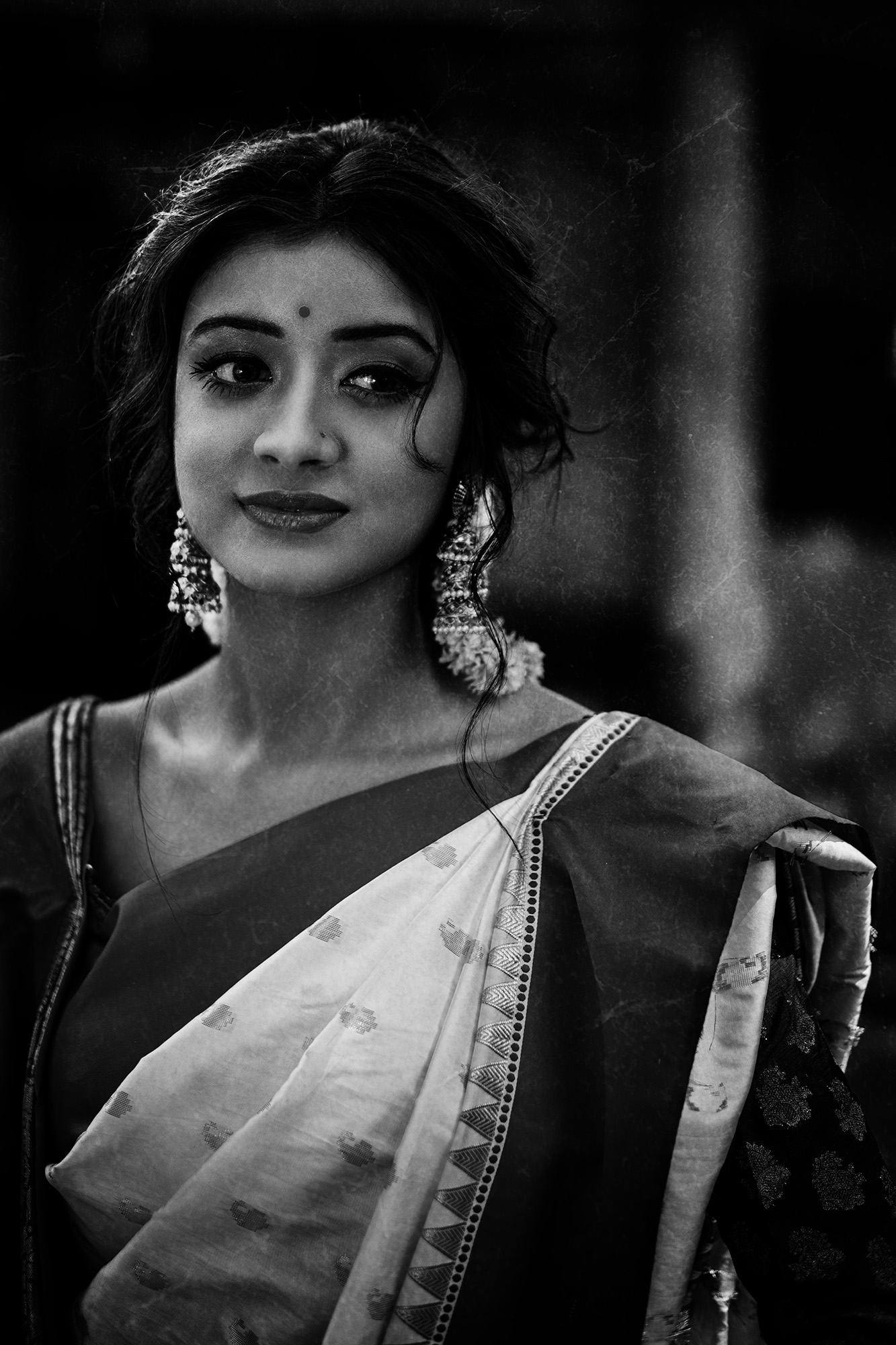 Personal Project with Sriparna Roy / Tusi in collaboration with Madhumita Das Bannerjee makeup artist. Bengali film and TV actress: Sriparna Roy. Photographer: Saikat Das.
