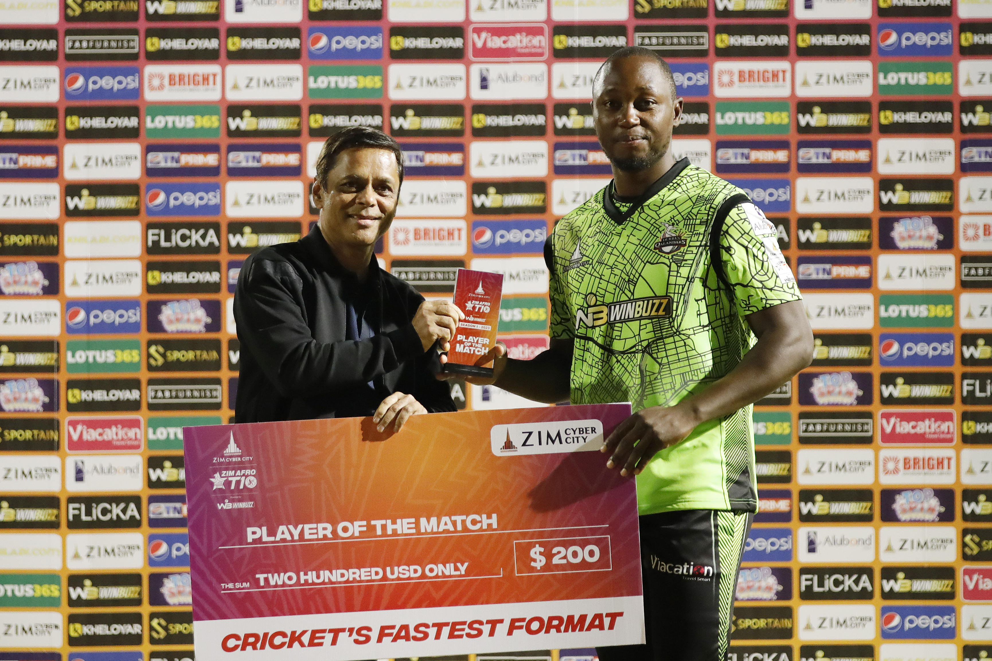 Tendai Chatara of Durban Qalandars with Player of the Match award during match 19 of the Zim Afro T10 League between the Durban Qalandars and the Bulawayo Braves at the Harare Sports Club in the Zimbabwe on the 27th July 2023Photo by Saikat Das / ACEIMAGES for Zim Afro T10