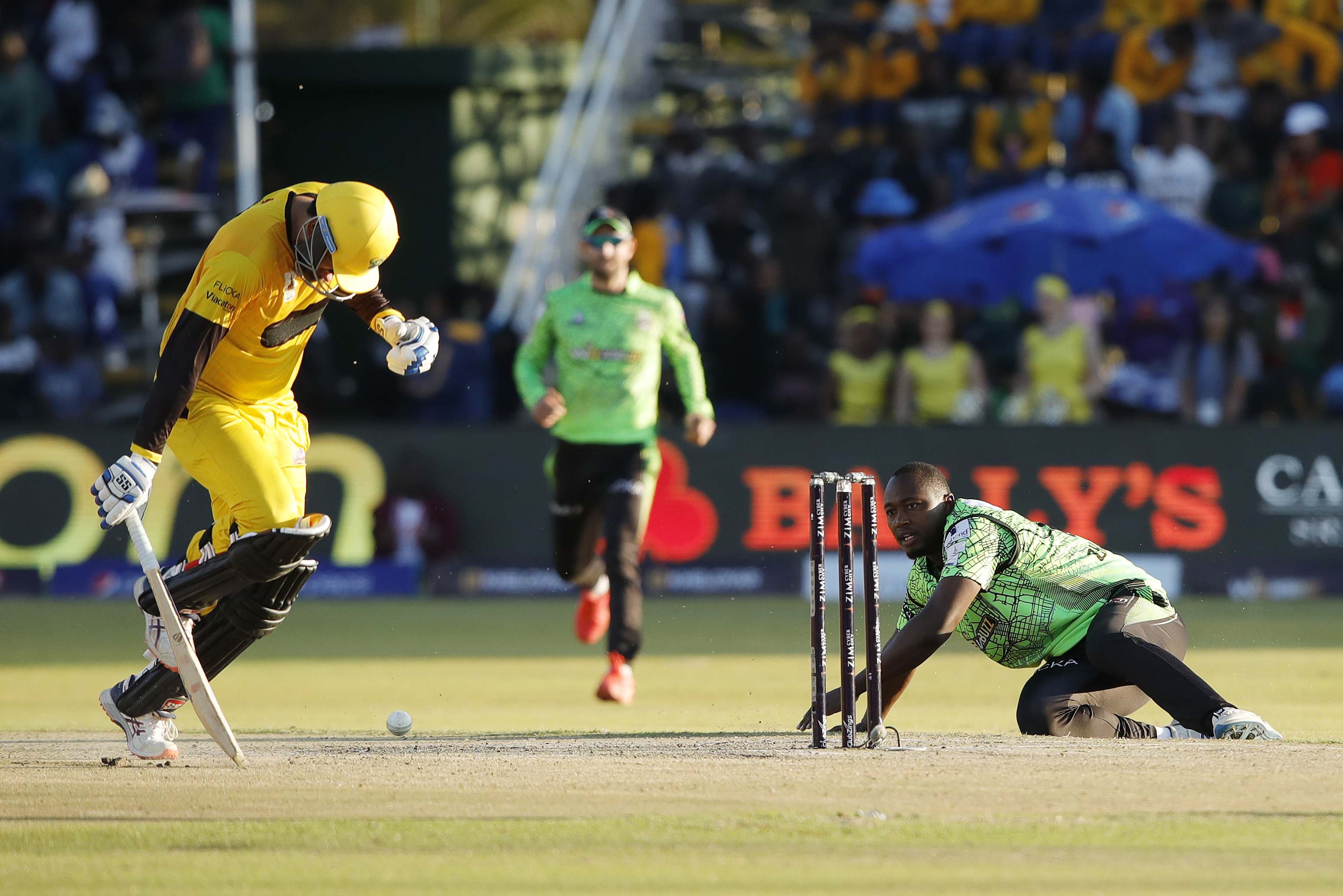 Tendai Chatara of Durban Qalandars trying to runout Yusuf Pathan of Joburg Buffaloes during match 21 1st Qualifier of the Zim Afro T10 League between the Durban Qalandars and the Joburg Buffaloes at the Harare Sports Club in the Zimbabwe on the 28th July 2023Photo by Saikat Das / ACEIMAGES for Zim Afro T10