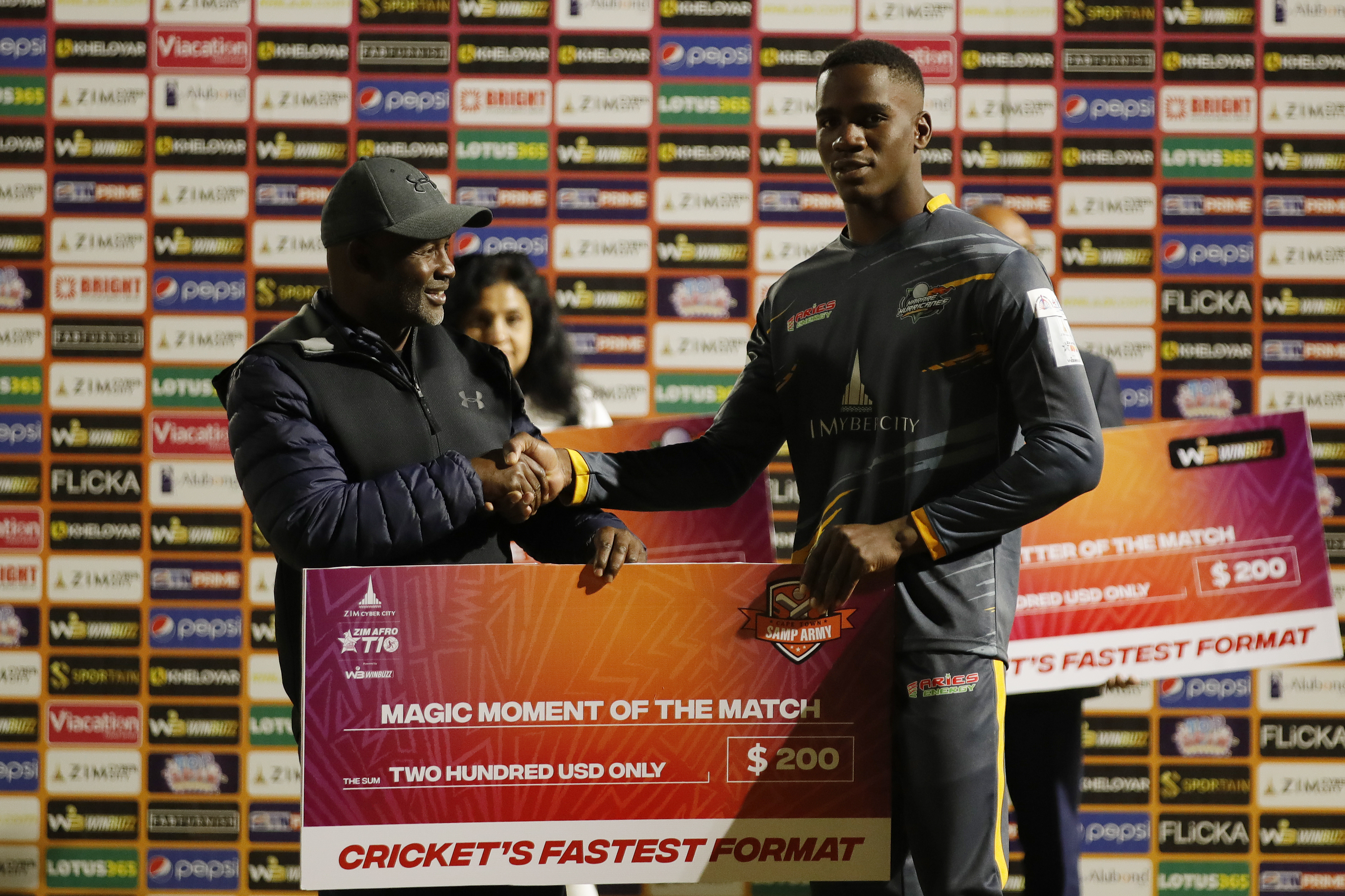 Robin Uthappa of Harare Hurricanes with Player of the Match awardduring match 22 Eliminator of the Zim Afro T10 League between the Cape Town Samp Army  and the Harare Hurricanes at the Harare Sports Club in the Zimbabwe on the 28th July 2023Photo by Saikat Das / ACEIMAGES for Zim Afro T10